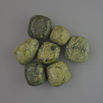 Сувенірний натуральний камінь Змійовик галтівка, діаметр 22х20мм (+-) фасовка 100гр