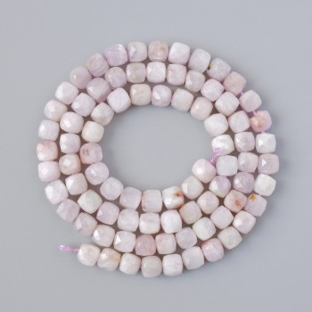 Kunzite Beads natural stone faceted cubes, diameter 4-5 mm, length 39 cm on thread