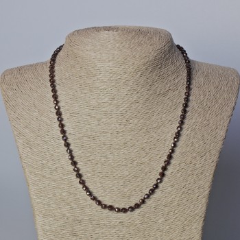 Garnet necklace with faceted cubes, 4 mm diameter, length 45–49 cm