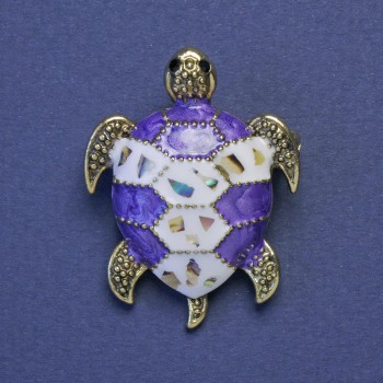 Brooch-pendant Turtle lavender and white enamel chalcedony, gold-tone metal 27x35mm+
