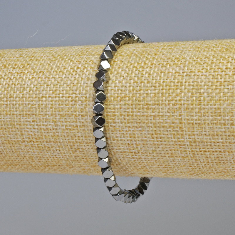Hematite bracelet, polygonal shape, black color, diameter 4x4 mm ±, length 18 cm ±, elastic