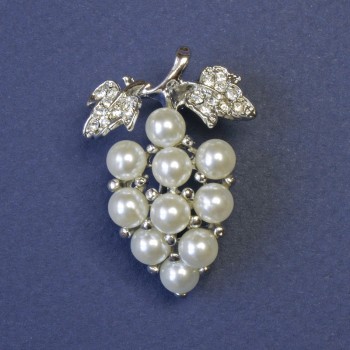 Brooch Grapes Cluster with White Pearls 37×27 mm ± Silver-Toned Metal