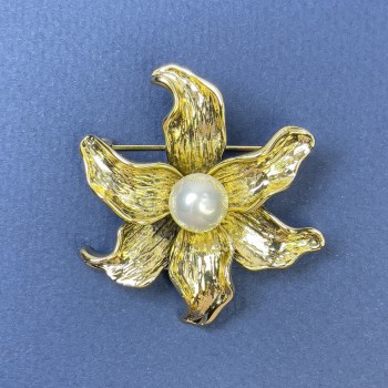 Brooch pendant "Flower with Pearl", gold-tone metal, diameter 45 mm+