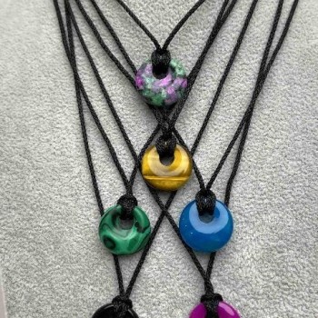 Шнур чорний "плетінка" на шию, діаметр 1, 9мм з підвіскою бублик, діаметр 18мм +-, довжина 58см+-з регульованою довжиною