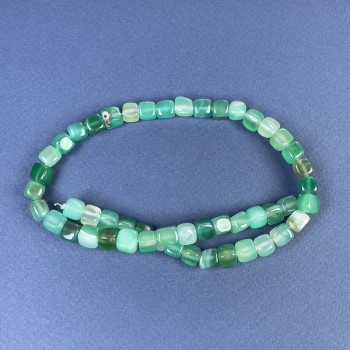 Agate cube beads 7x7 mm ± on a thread, length 37 cm+