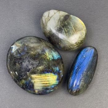 Price per 100 g. Labradorite tumbled stone 20x35x40 mm ± weight from 20 g