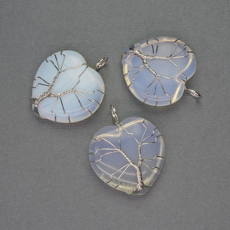 Pendant 'Heart' Moonstone in a silver wire-wrapped setting, diameter 30x30 mm ±, length 37 mm+