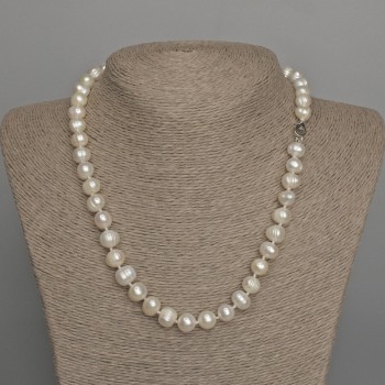 Necklace of natural oval freshwater pearls, diameter 8.5-9x8 mm, length 46 cm, with clasp