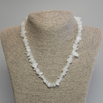Necklace of White Quartz Chips, diameter 6-10×3-5 mm, length 45 cm +/- with clasp