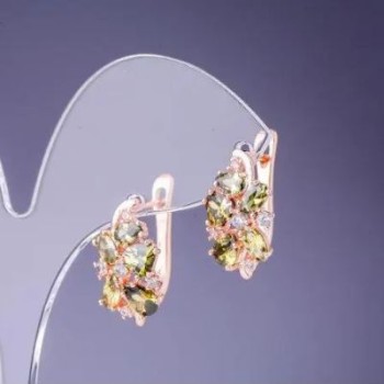 Сережки з зеленими кристалами 19х10мм золотистий метал