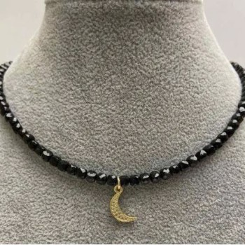 Чокер Турмалін гранований кубик, діаметр 4х4мм+- з металевою підвіскою з білими стразами, довжина 35-40см+-з замочком