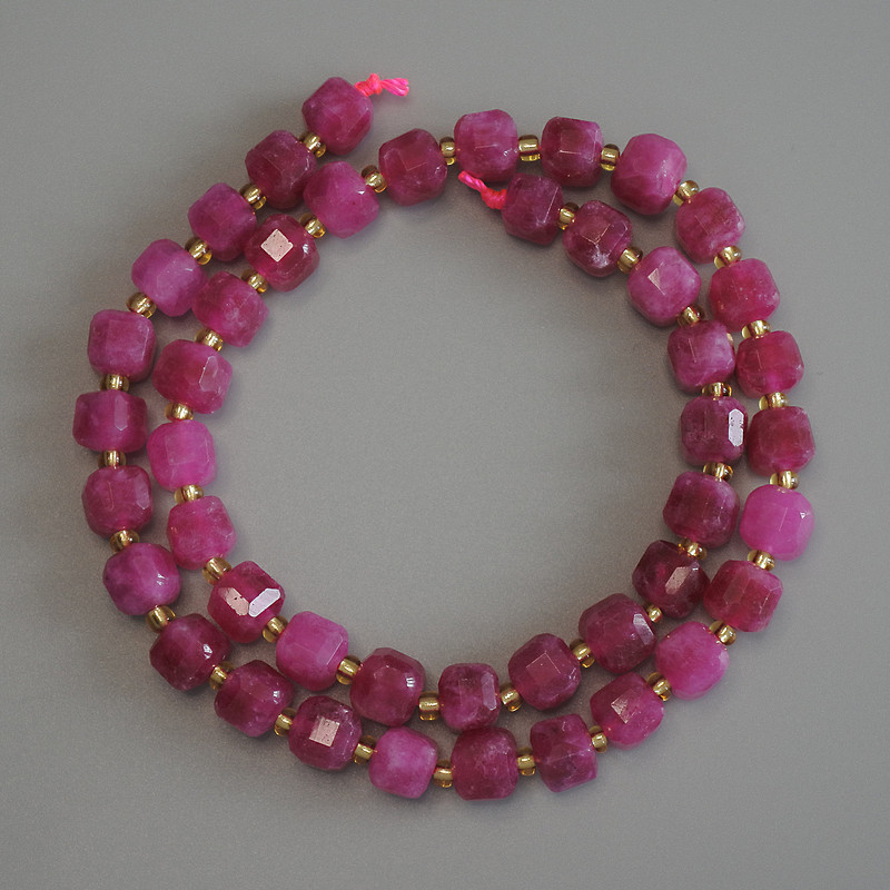 Faceted tourmaline cube beads 7x7mm ± with 3mm seed beads ± on thread, length 38 cm+