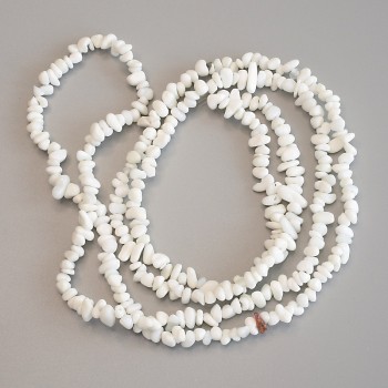 White Quartz Chip Beads, diameter 4-7 × 3 mm, length 86 cm on thread