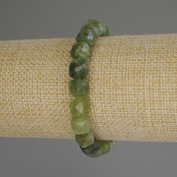 Jadeite bracelet with faceted cubes, 8.5×8.5 mm ±, length 18 cm (stretch)