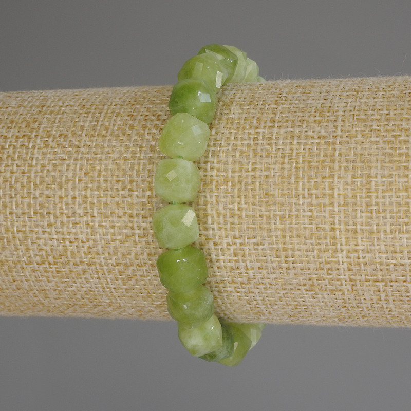 Chrysolite Olivine Bracelet, Faceted Cube Beads, Diameter 8.5x8.5 mm, Length 18 cm (Stretch)