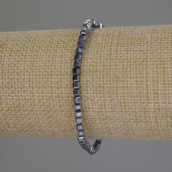 Terahertz Bracelet with Faceted Cubes, 3x3 mm, 18 cm length, stretch
