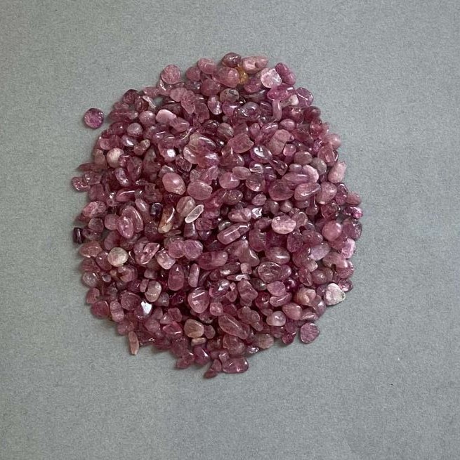 Natural tourmaline chips, undrilled, 3–7×3–5 mm ± (per 100 g ±)