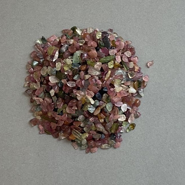 Natural Tourmaline Chips Without Holes 2-7×3-4 mm ± (per 100 g ±)