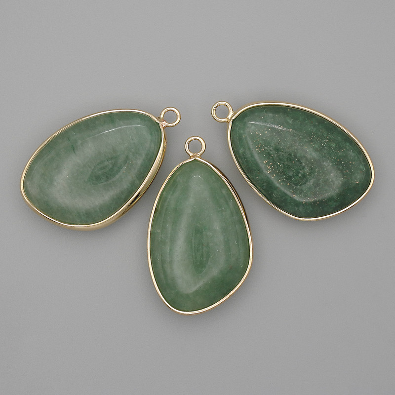 Jade pendant in a gold-toned metal setting 21x35 mm+