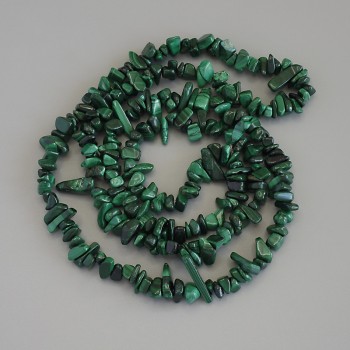 Malachite chip beads, diameter 8-16×2-6 mm ±, on beading thread, length 80 cm