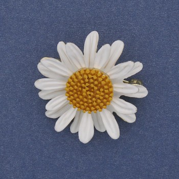 Brooch-pendant Flower white and yellow enamel on golden metal, diameter 32mm +