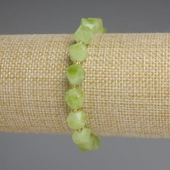 Bracelet with Peridot Olivine, Faceted Rhombus Shapes 9×8 mm, Seed Beads 3 mm, 18 cm Length, Stretch
