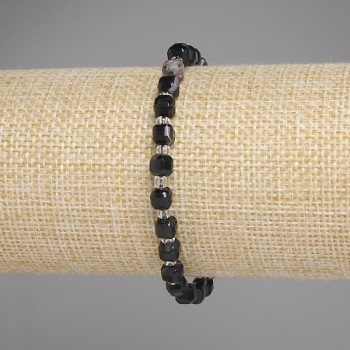 Faceted agate cube bracelet, cube size approximately 5x5 mm, bead size approximately 3 mm, length approximately 18 cm, stretch bracelet