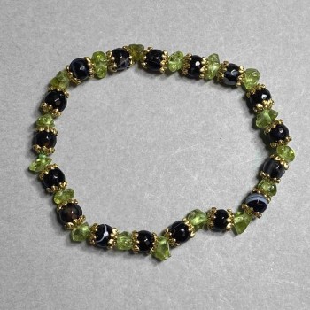 Bracelet with Chrysolite Chips 5-6×4 mm and Faceted Agate Beads 6 mm, with Inserts, 18 cm Stretch