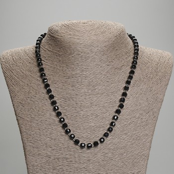 Necklace of black tourmaline with faceted cube beads, 5x5 mm diameter, 3 mm beads, length 45 mm, with clasp