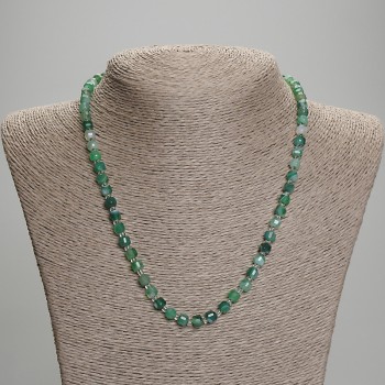 Faceted agate cube necklace, 5x5 mm cube, 3 mm seed beads, length 45 mm, with clasp