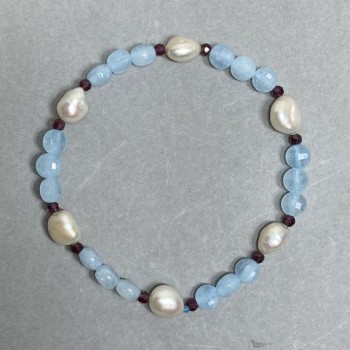 Aquamarine bracelet with faceted coin beads, 6 mm diameter; freshwater pearls 8–8.5×8 mm; length 18 cm; stretch