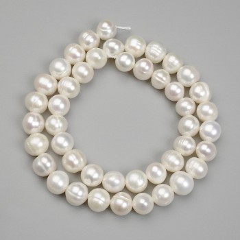 Freshwater pearl beads, diameter 8-8.5×9 mm, on thread, length 39 cm+