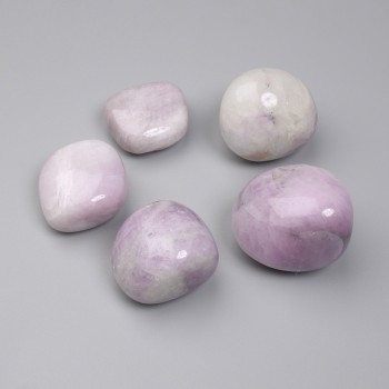 Natural Kyanite, tumbled nuggets without holes 20-28x20-25 mm +/- (per 100 g +/-)