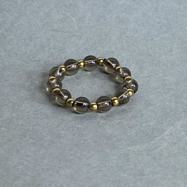 Stretch ring with smoky quartz beads (4 mm) and hematite beads (2 mm)