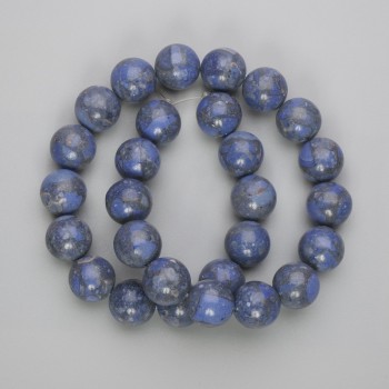 Smooth round sponge coral beads, 14 mm diameter ±, 42 cm length ± on beading thread