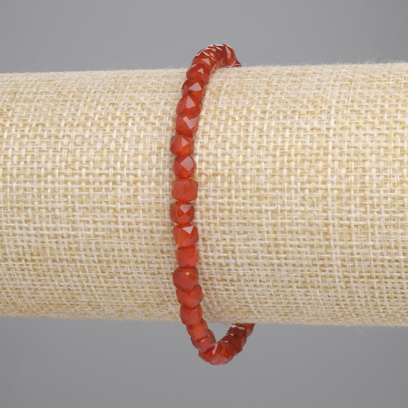Carnelian bracelet with faceted cube beads, 4×4 mm, length approximately 18 cm, on elastic