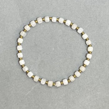 Браслет Білий кварц гранований кубик 4х4мм+-Гематит кулька 2мм+-, довжина 18см+- стрейч