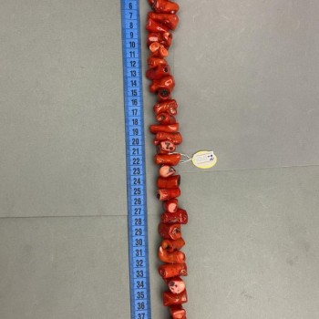 Natural Coral Beads - Faceted Assortment, Diameters 12×10 to 30×12 mm, approx. weight 261 g, length 40 cm on thread
