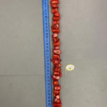 Beads of natural coral, faceted, assorted sizes, diameters ranging from 12×10 to 30×12 mm, weight approx. 242 g, length 40 cm ± on beading thread