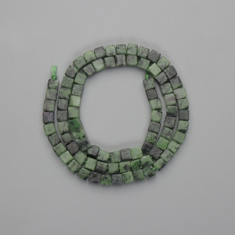 Zoisite cube beads, 4x4 mm, 39 cm length on thread
