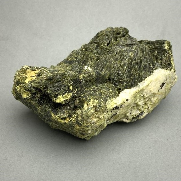 Natural Epidote Unprocessed Native Specimen, No Hole, 115x80x40 mm, weight 699 g