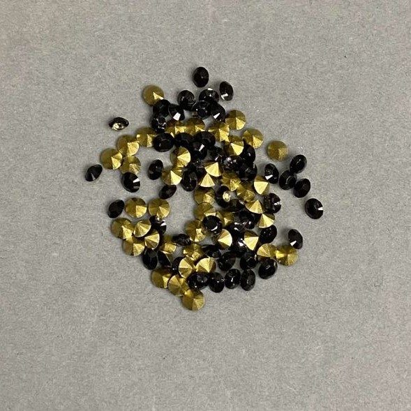 Black rhinestones, diameter 2.5 mm (±), pack of 4 g (±)