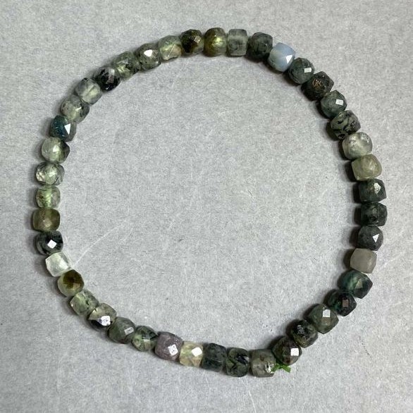 Assortment Bracelet (Prehnite, Sapphire and Emerald) Faceted cube 4x4 mm+-, length 18 cm+- stretch