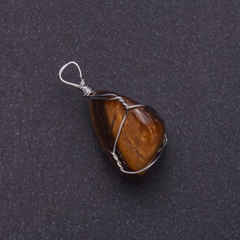 Pendant with natural Tiger's Eye in a silver-plated weave 2.5×2.2 cm (+-)