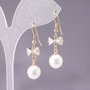 Сережки Бантики з білими намистинами, діаметр 10мм, довжина 3см жовтий метал