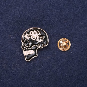 Brooch Skull enamel, black and white, 28×24mm, yellow metal, screw-back pin