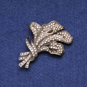 Flower Brooch with Rhinestones in Gold-Tone Metal 46x64 mm