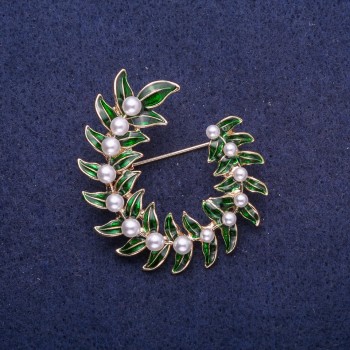 Brooch 'Wreath of Leaves' with Beads, Gold-Tone Metal 38×43 mm