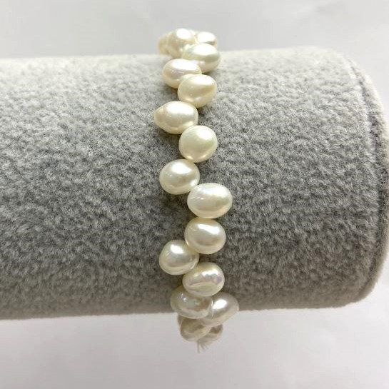 Baroque Pearl Bracelet 'Butterfly' on elastic, diameter 6-7 mm (+-), length 18 cm