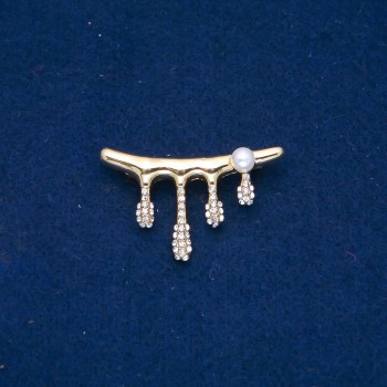 Brooch in golden metal, white crystals and bead 43×28 mm +